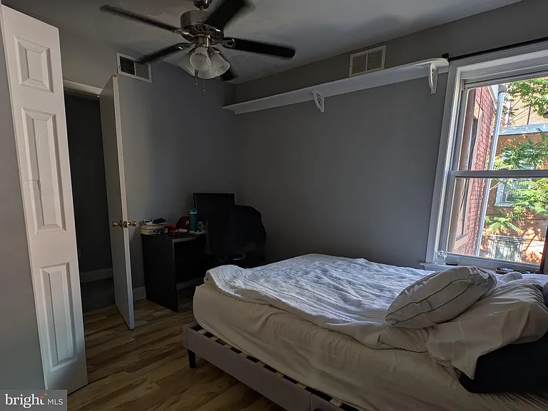 1130 Earl St — Photo 15