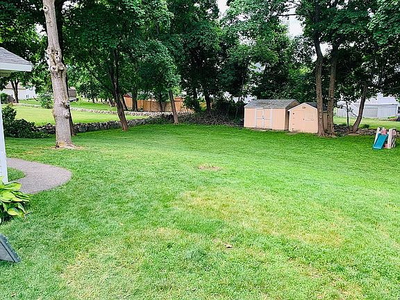 4th image of 20 Patricia Ln