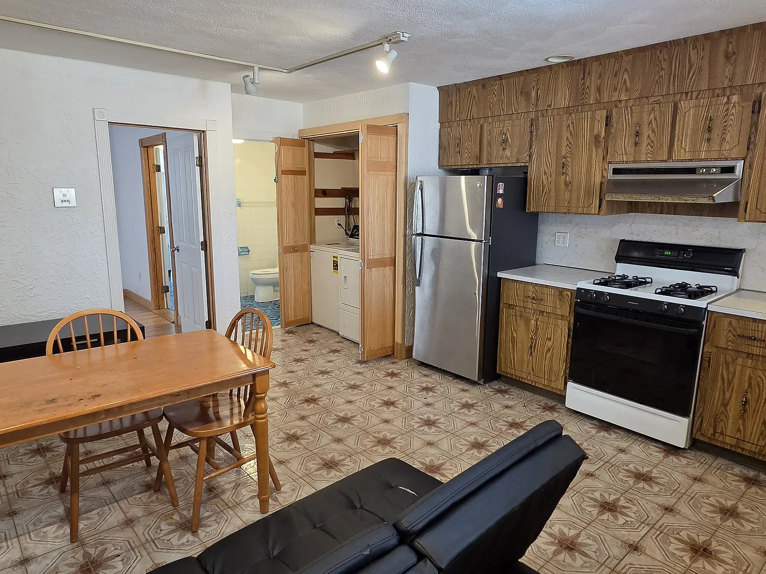 1 bed, 900 sqft, $2,300 — Photo 2