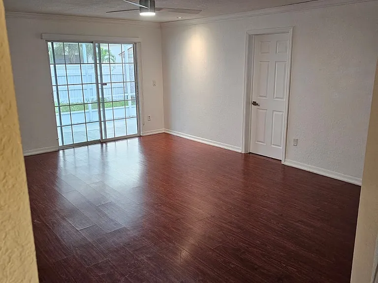 921 Cypress Ave — Photo 7