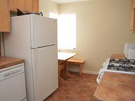 Kitchen (view 2)