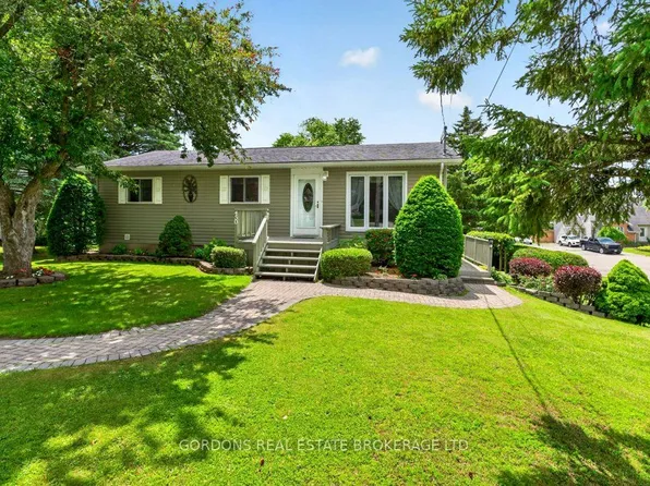 450 Charles St N, Gananoque, ON K7G 1V7