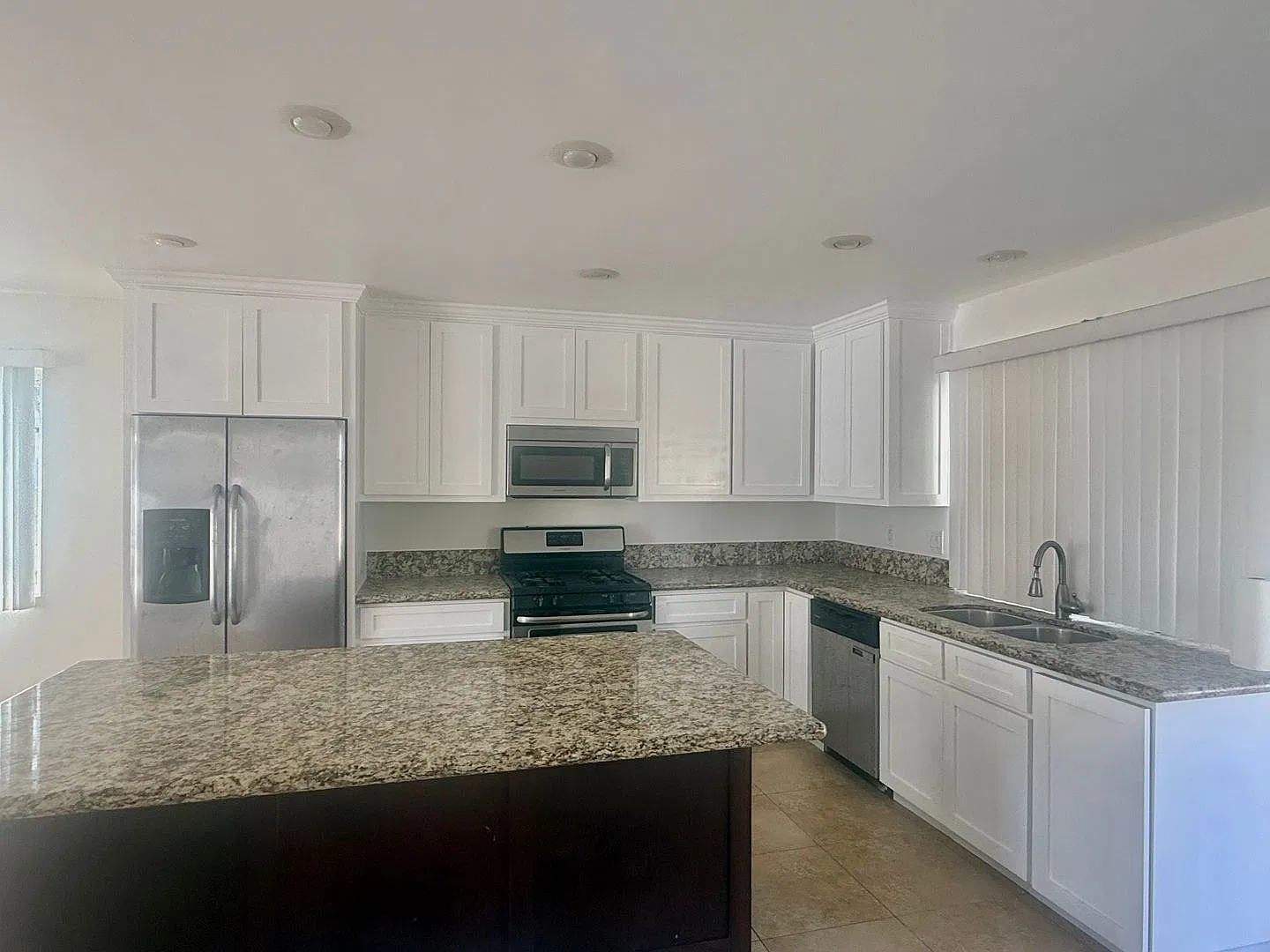 Awesome 3 Bedroom 2 Bath House — Photo 3