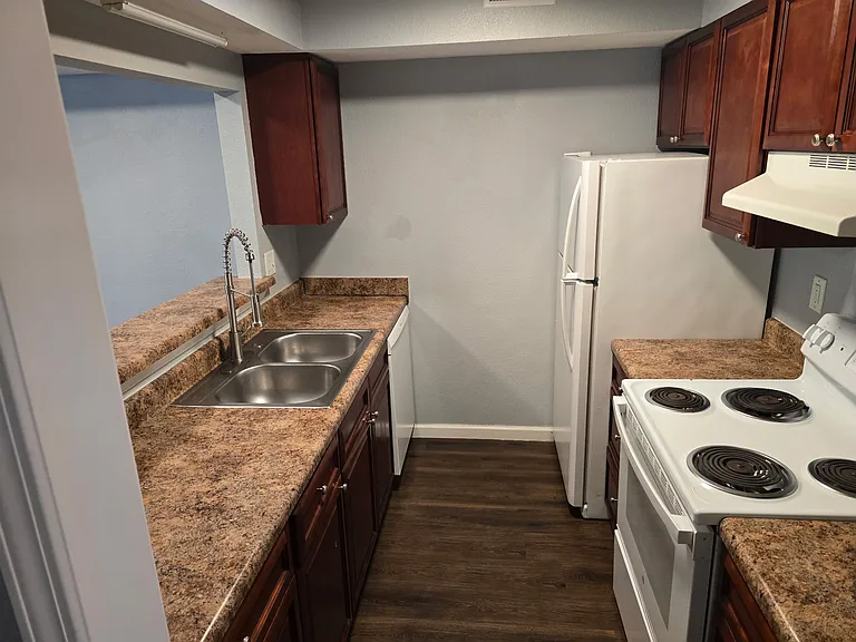 784 Vista Dr #784 — Photo 3