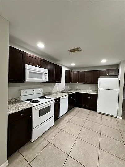 3 bed, 1181 sqft, $1,550 — Photo 3