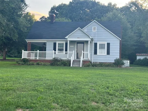 1975 Three Forks Church Rd, Taylorsville, NC 28681
