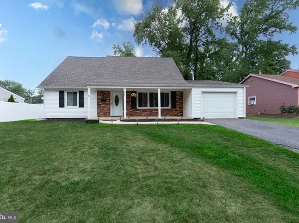 125 Eastbrook Ln, Willingboro, NJ 08046