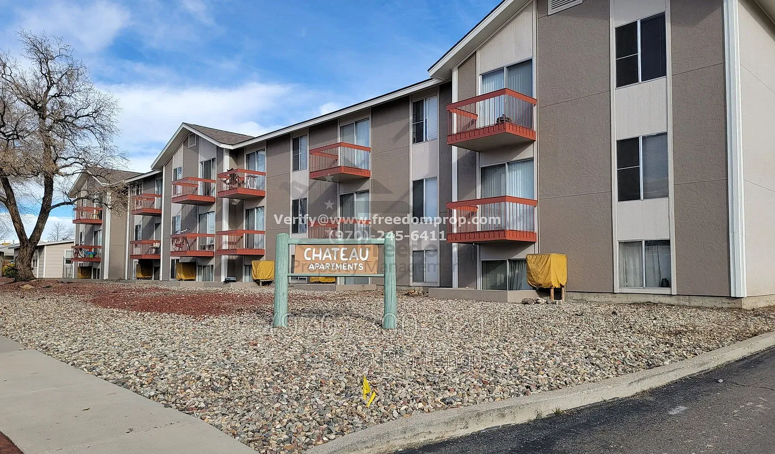Chateau Apartments — Photo 3
