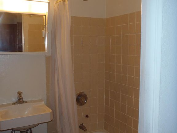 2nd image of 2439 Holmes St #Studio