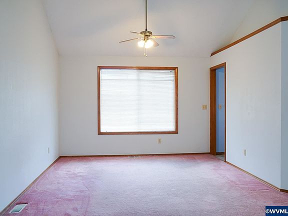 5th image of 945 Jev Ct NW