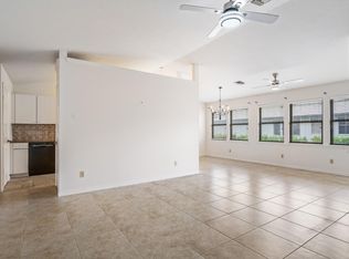 643 Centre Ct SW APT 102, Vero Beach, FL 32962