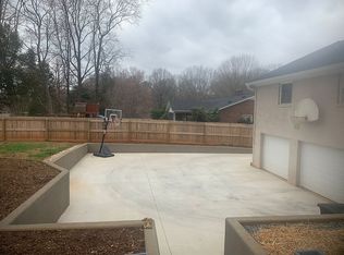 3051 Ormond Dr, Winston Salem, NC 27106