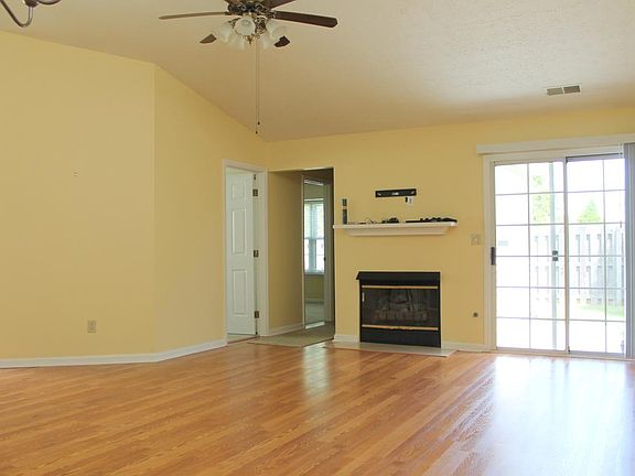 4th image of 4236 Canterbury Green Way