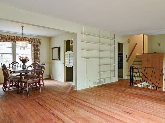 3rd image of 1430 E Gloria Dr