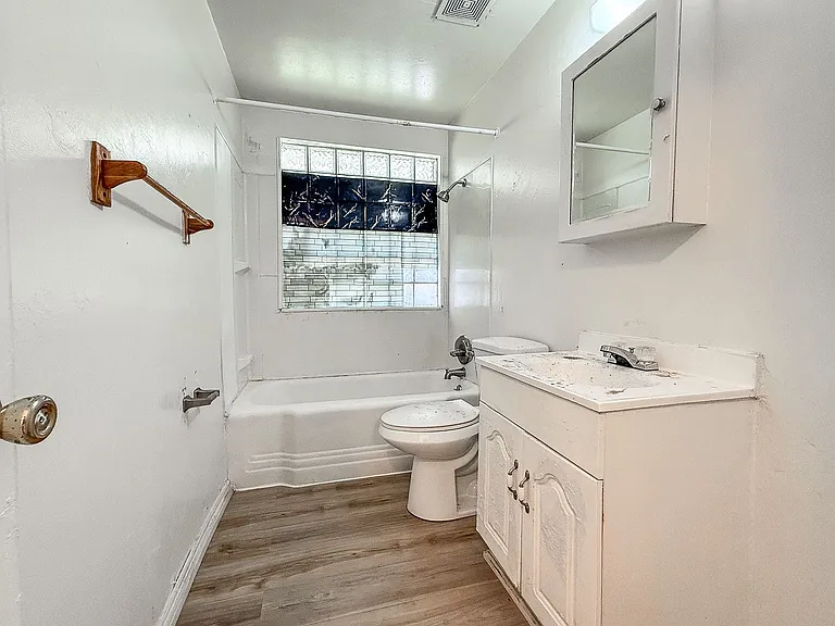 Clark Street Fiveplex — Photo 9