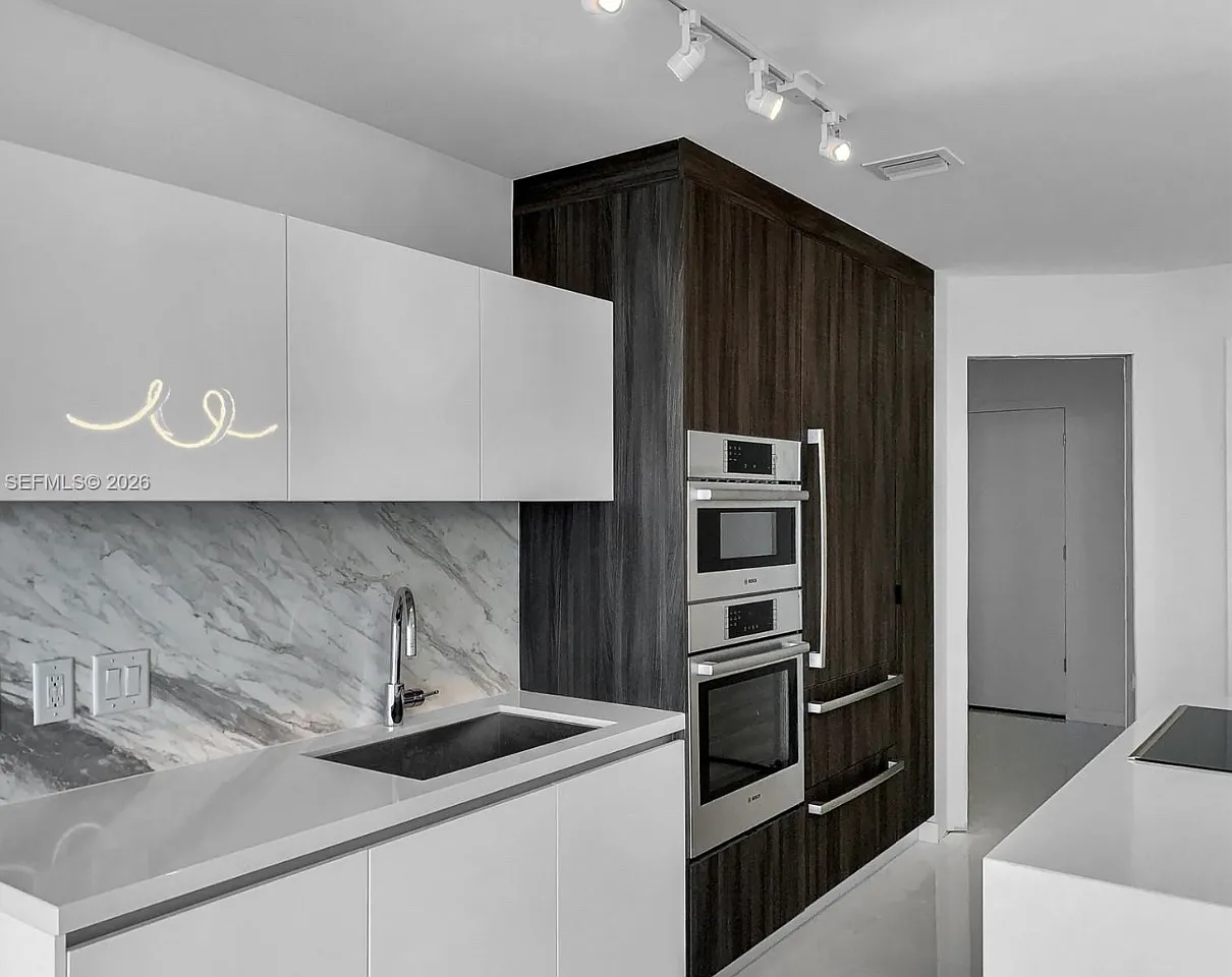 2 bed, 1547 sqft, $7,350 — Photo 4
