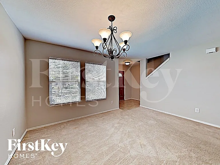 716 Wrigley Dr — Photo 7