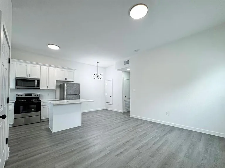 328 Clearwater St #A — Photo 3