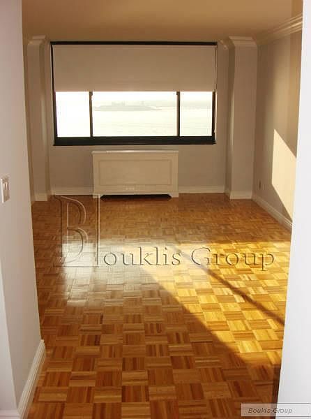 1st image of 1 W Street 06