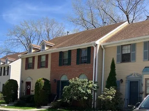 35 Poplar Circle, Peekskill, NY 10566