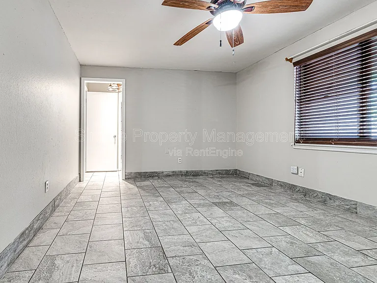 3305 Neighbors Ln — Photo 5