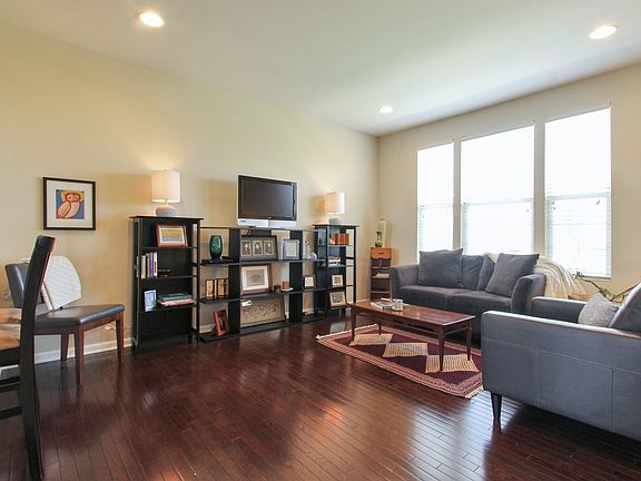 2nd image of 3233 Coral Ln