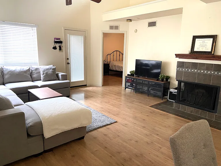 1608 San Francisco St — Photo 10