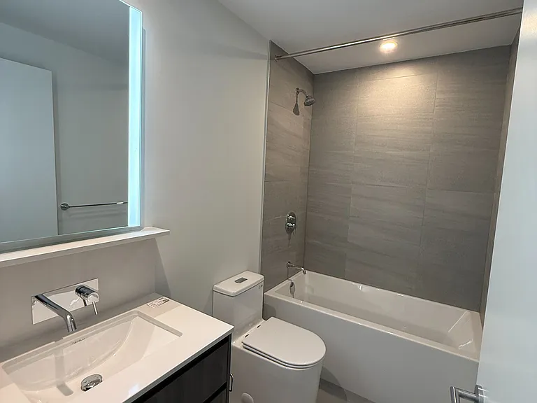 322 Dupont St #301 — Photo 18