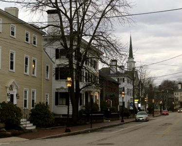 98 Court St APT 4, Portsmouth, NH, 03801