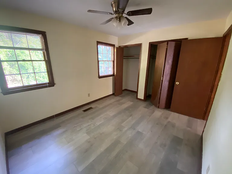 114 Colonial Ct — Photo 12