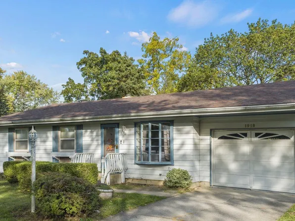 1918 Coronet Dr, Fort Wayne, IN 46815