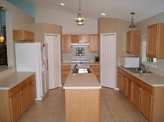 3rd image of 30 Lindberg Ln