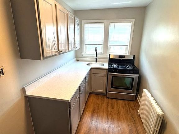 2nd image of 1000 Perry St NE APT 9