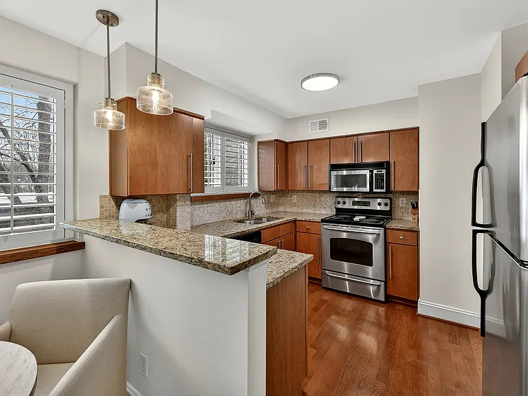 217 N Dotger Ave #D10 — Photo 7