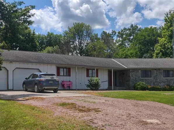 737 40th St, Dunnell, MN 56127