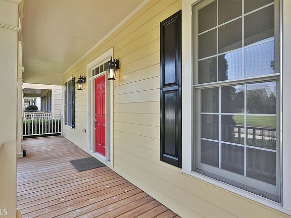 3rd image of 102 Centennial Dr