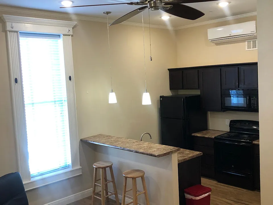 114 E University St #3
