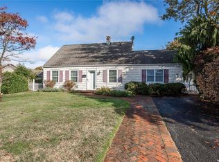 19 Clay Ln, Levittown, NY