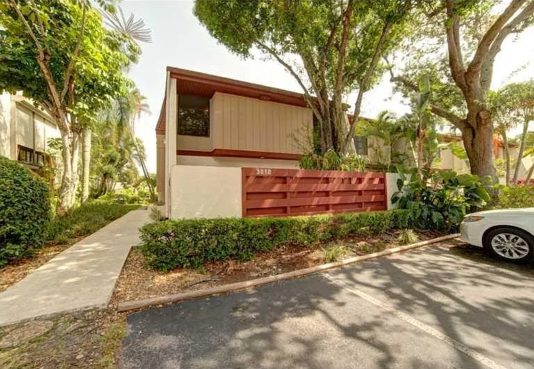 3010 Lakewood Ln — Photo 1