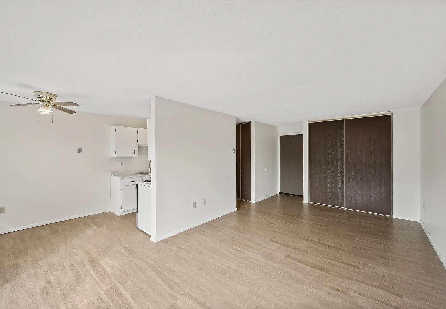Van Dyke Apartments — Photo 3