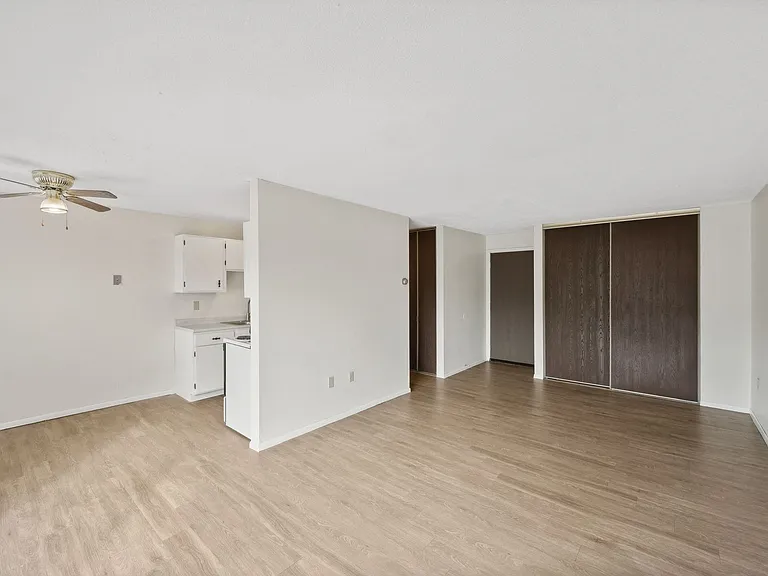 Van Dyke Apartments — Photo 3