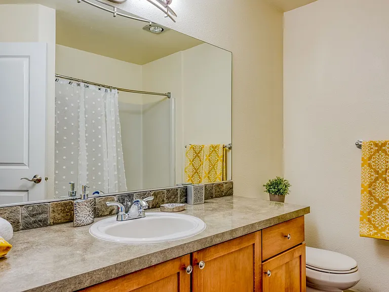 Sunset Summit Apartments — Photo 50