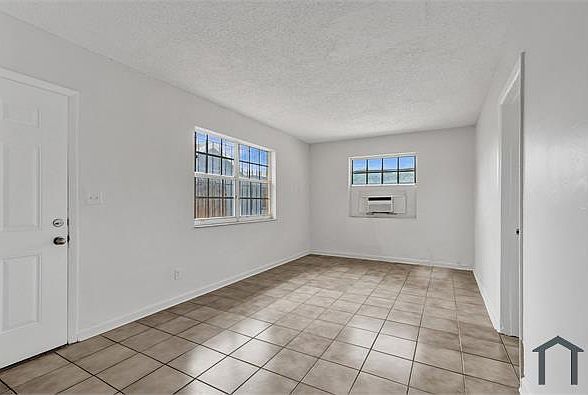 1st image of 2525 Superior St APT 4