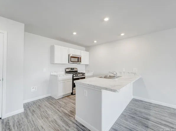 12930 Lorena Ochoa, San Antonio, TX 78221