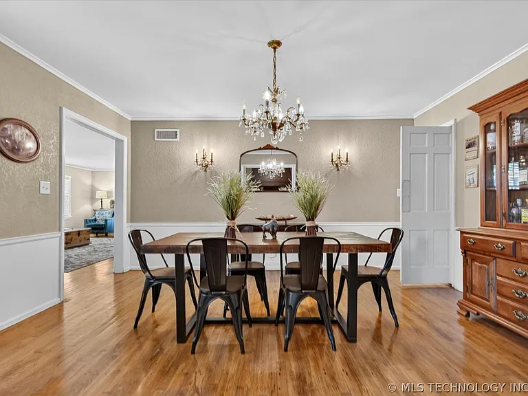 1525 Hillcrest Dr — Photo 11