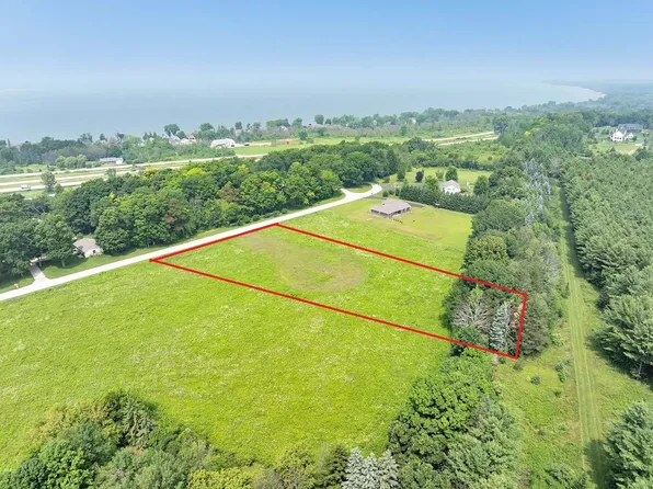 Rustic Oak Dr #13, Luxemburg, WI 54217