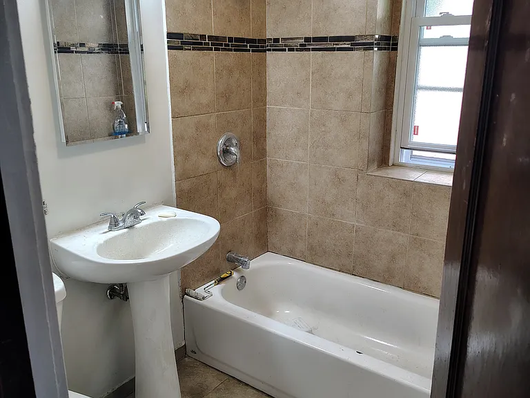 4743 W Congress Pkwy #1 — Photo 6