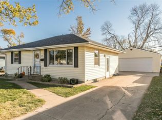 433 23rd St NW, Cedar Rapids, IA 52405