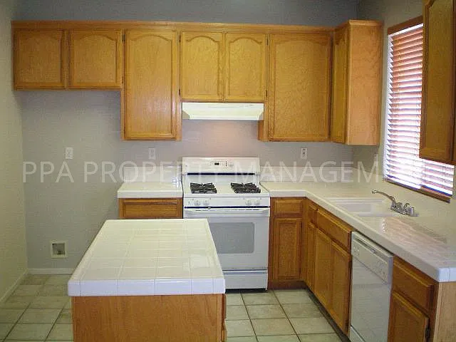 3 bed, 2.5 bath, 1654 sqft, $2,750 — Photo 4