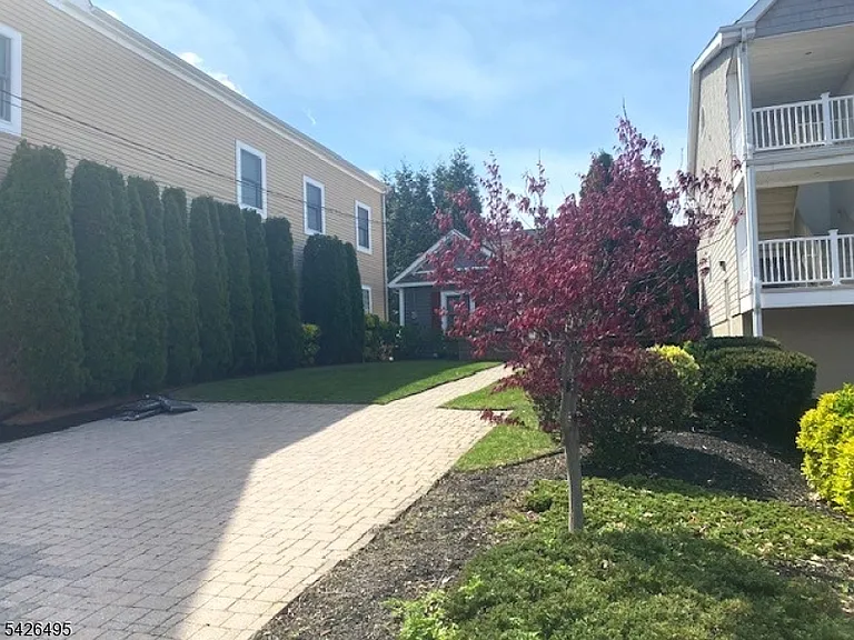 217 Newark Ave — Photo 5